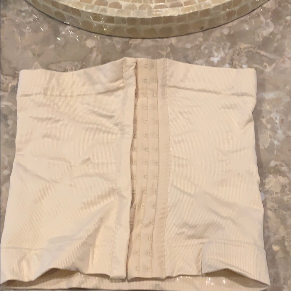 Form easy shape wear waist shaper, medium.